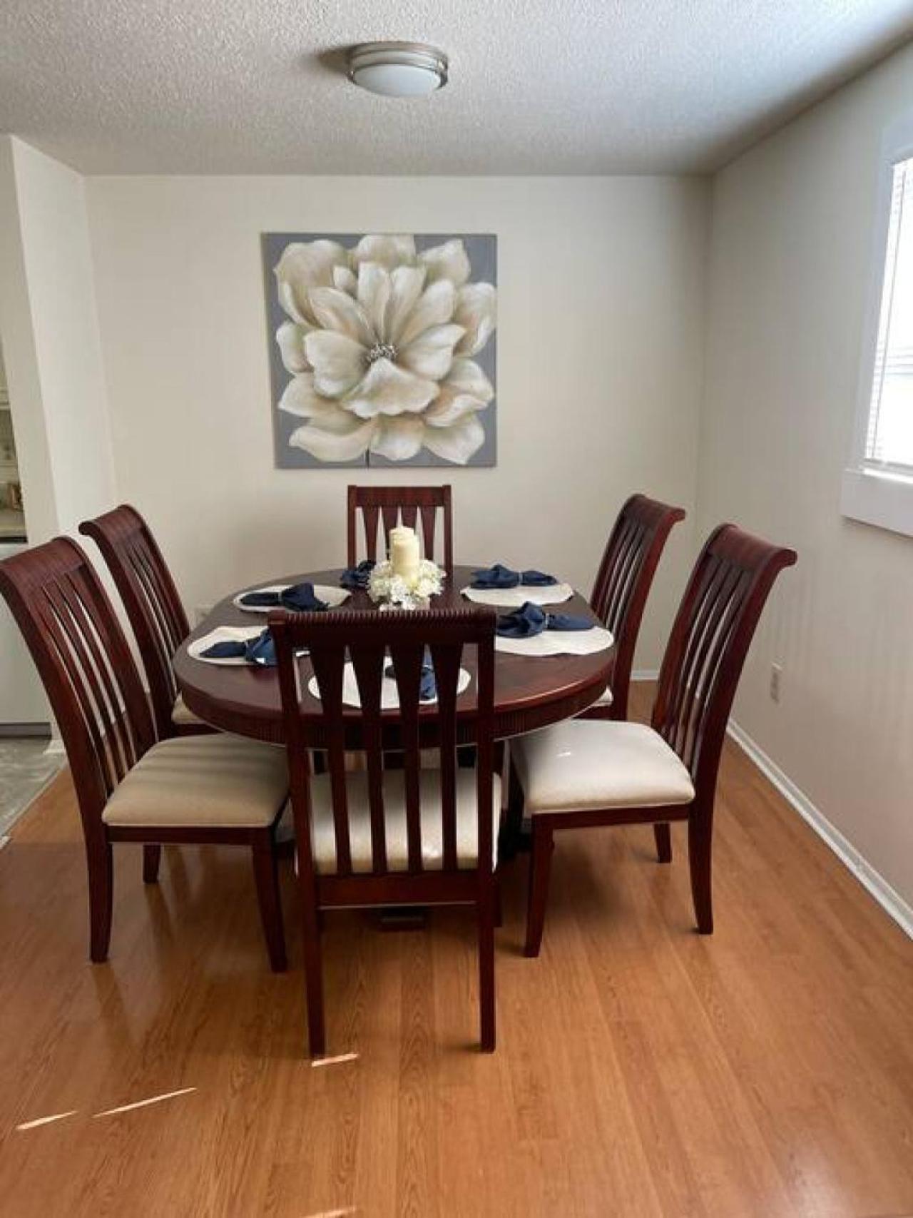 Escape To Tranquility In Our Spacious 4-bedroom Retreat Casa de férias